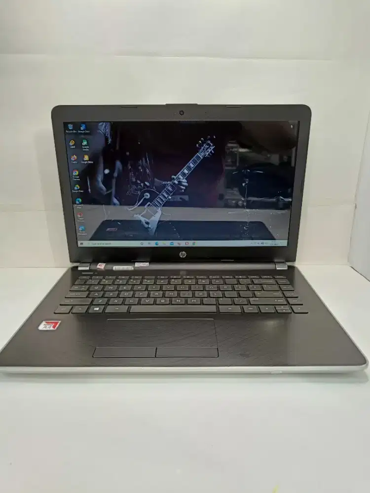 LAPTOP HP 14 AMD A4-9120 RADEON R3 RAM.8GB SSD 128GB HDD 500GB