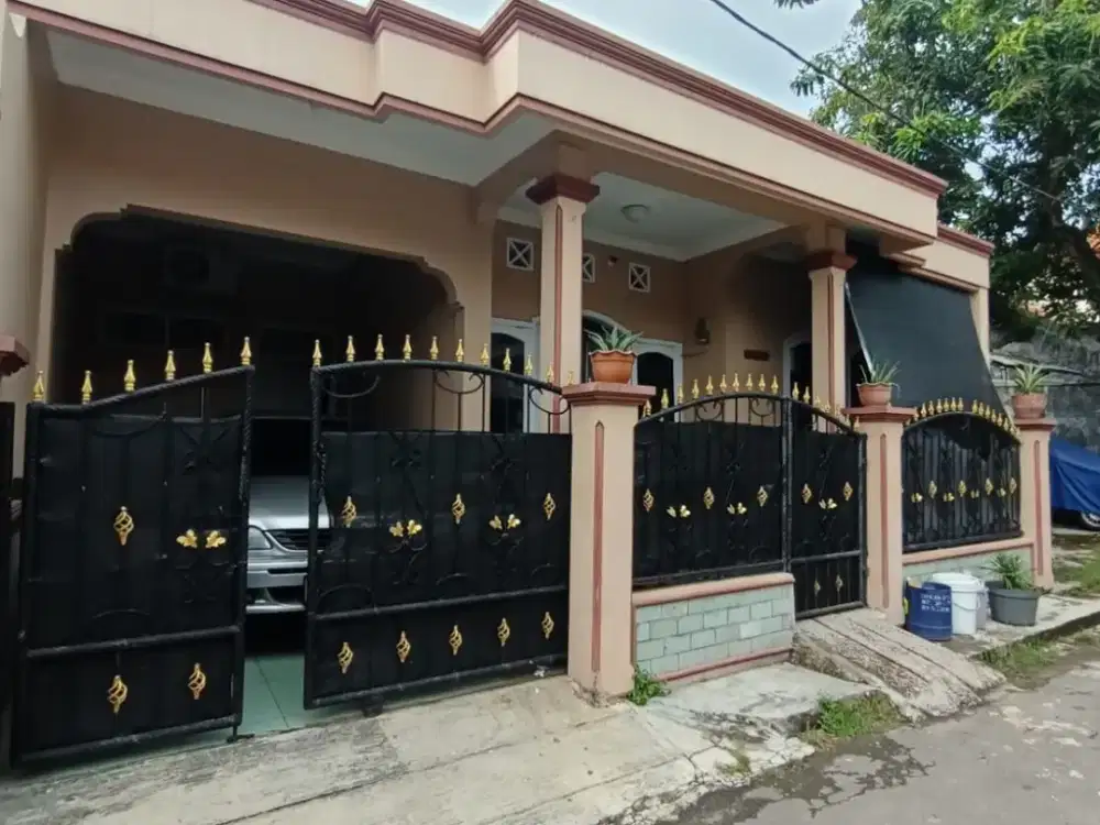 Rumah 2 Lantai Belakang Polresta Sumber