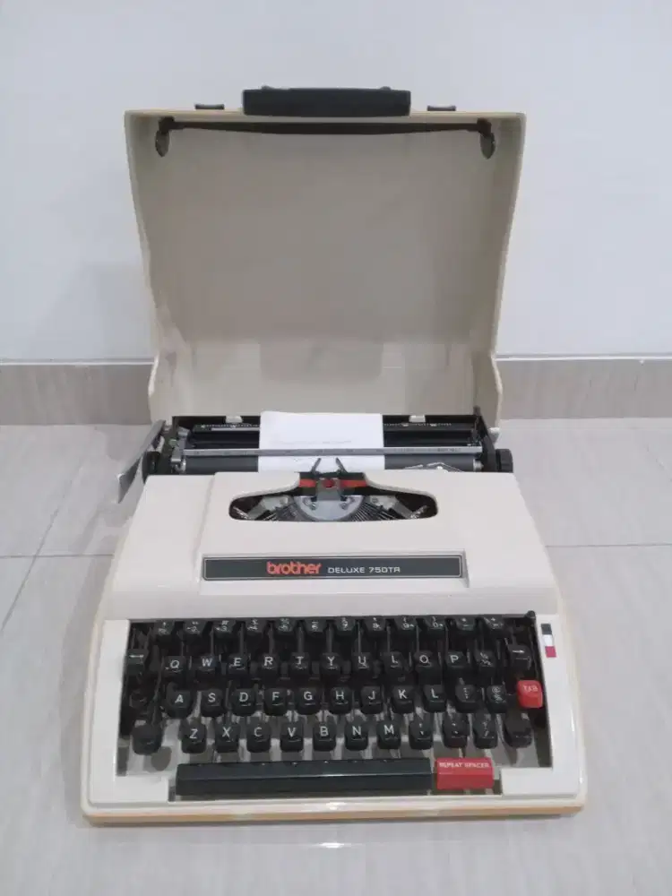 Mesin tik Brother Deluxe 750TR made in Japan