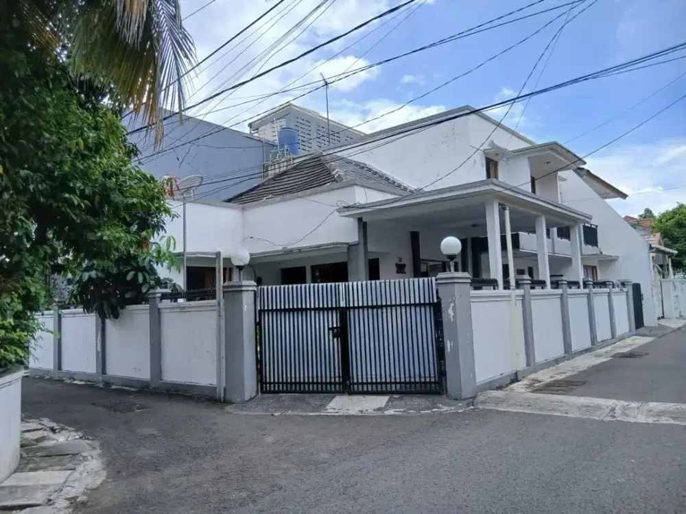 AC25 Rumah Hoek 186 m2 Akses 2 mobil Tebet Timur Jakarta Selatan