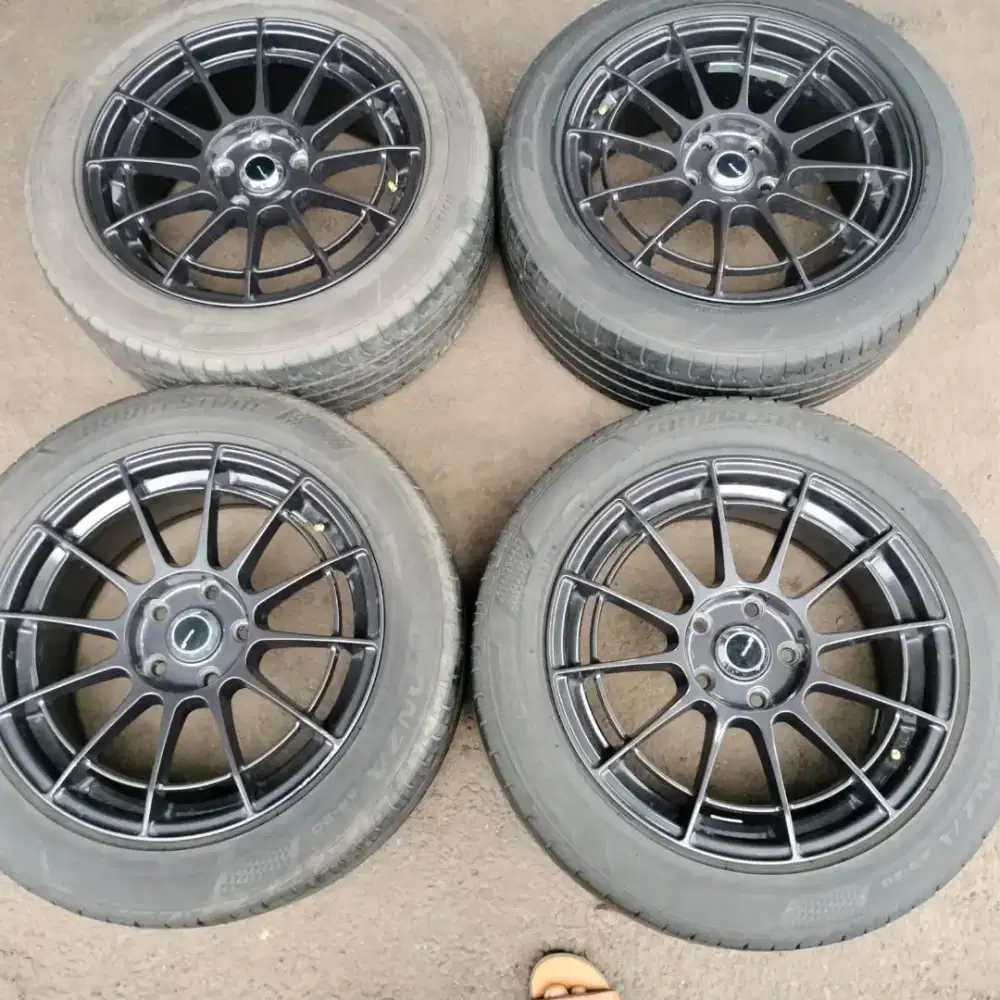 Velg enkei spider ring 17 pcd 5x114,3 Ban 215/55 R17 innova dll