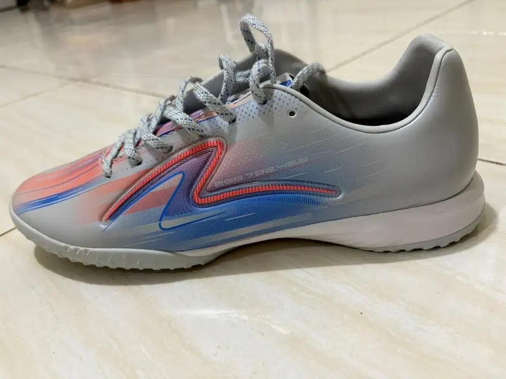 Dujual sepatu Futsal merk SPECS LS Reborn Meta