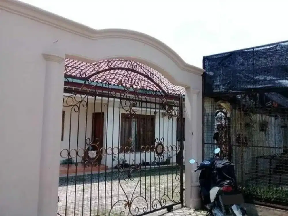 Dijual Rumah Luas Cocok untuk Kos Kosan di KP Selang Nangka Cibitung