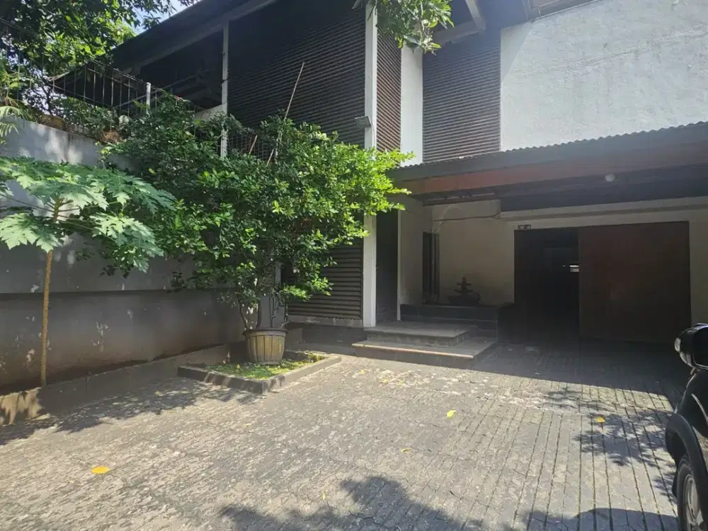 RARE UNIT! RUMAH HOOK TERAWAT DI CIPETE – 3 LANTAI, JALAN LEBAR, BEBAS BANJIR