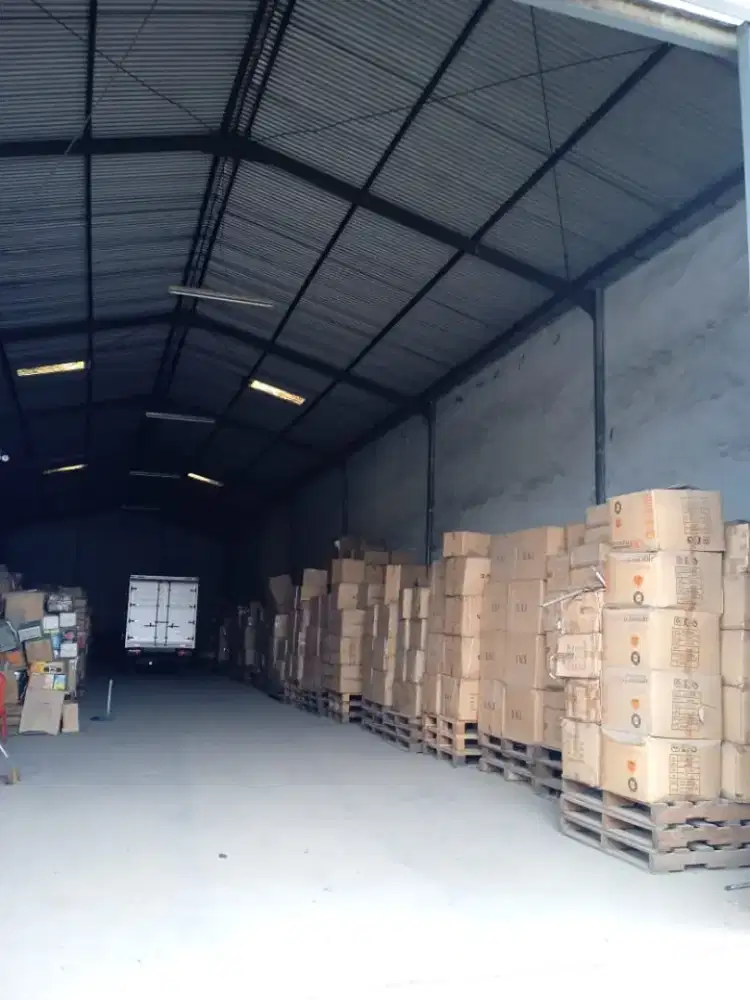 Dijual atau disewakan gudang margomulyo permai