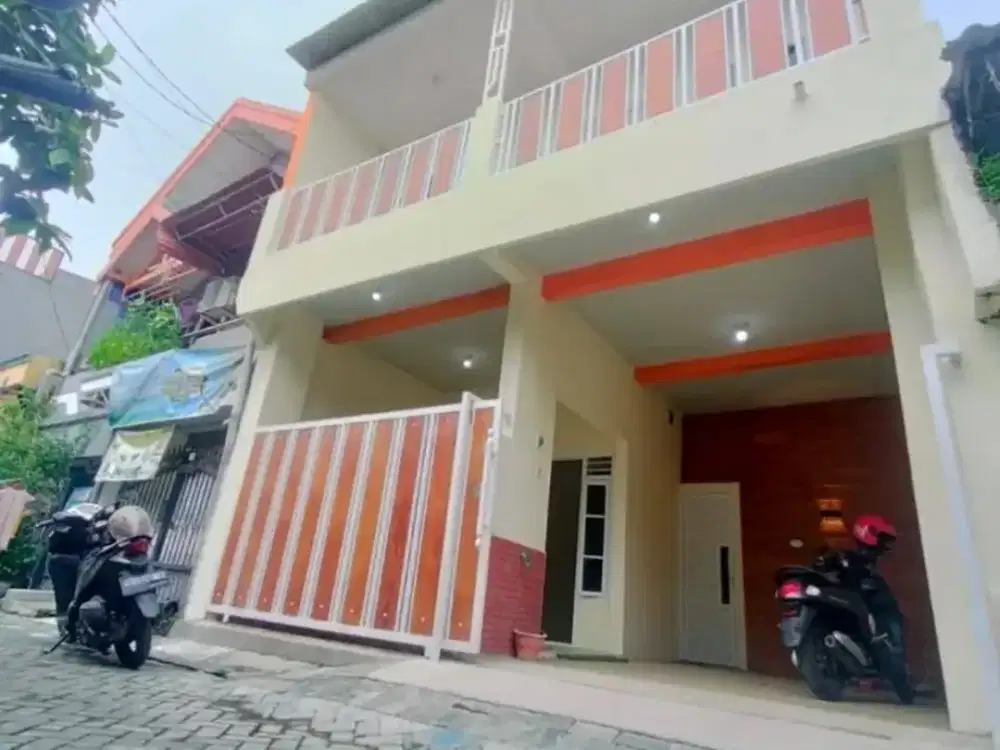 JUAL RUGI, TURUN AMBYAR Dekat LINGKAR TIMUR dan ALUN2 SIDOARJO   Rumah Cantik 2 Lantai Baru Renov Lokasi Perum. Bluru Permai Sidoarjo
