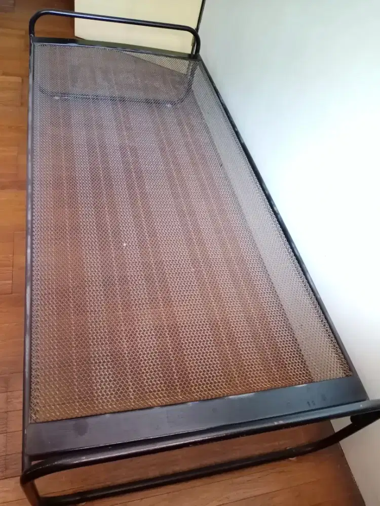 Jual 1 rangka dipan, baca deskripsinya.Tdk respon nett nya berapa.