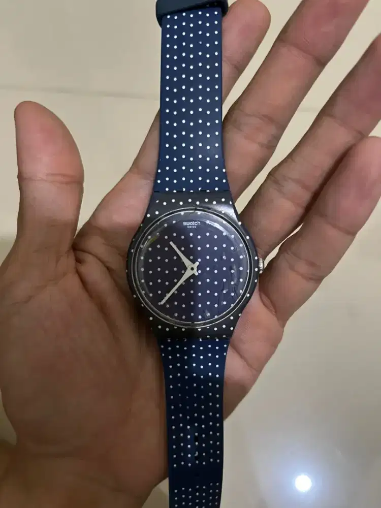 Jam tangan Swatch for the love of k quartz SUON106