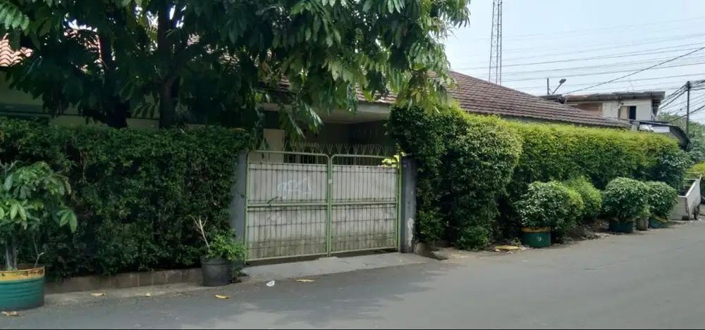 TURUN HARGA!!! DIJUAL RUMAH HOEK DI PEJOMPONGAN, COCOK UNTUK KOST