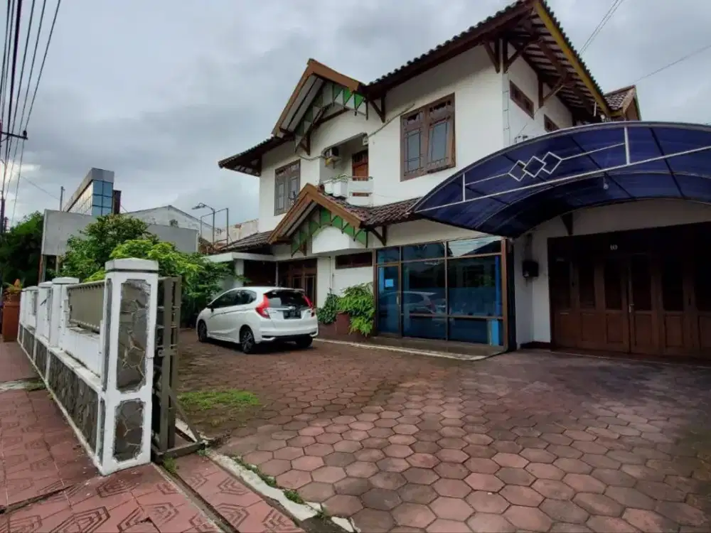 Rumah Besar Kamar Banyak di Pusat Kota Jogja