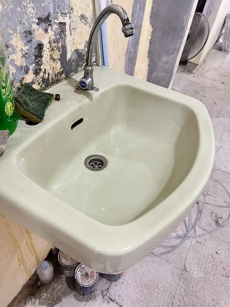 Wastafel toto dan keran