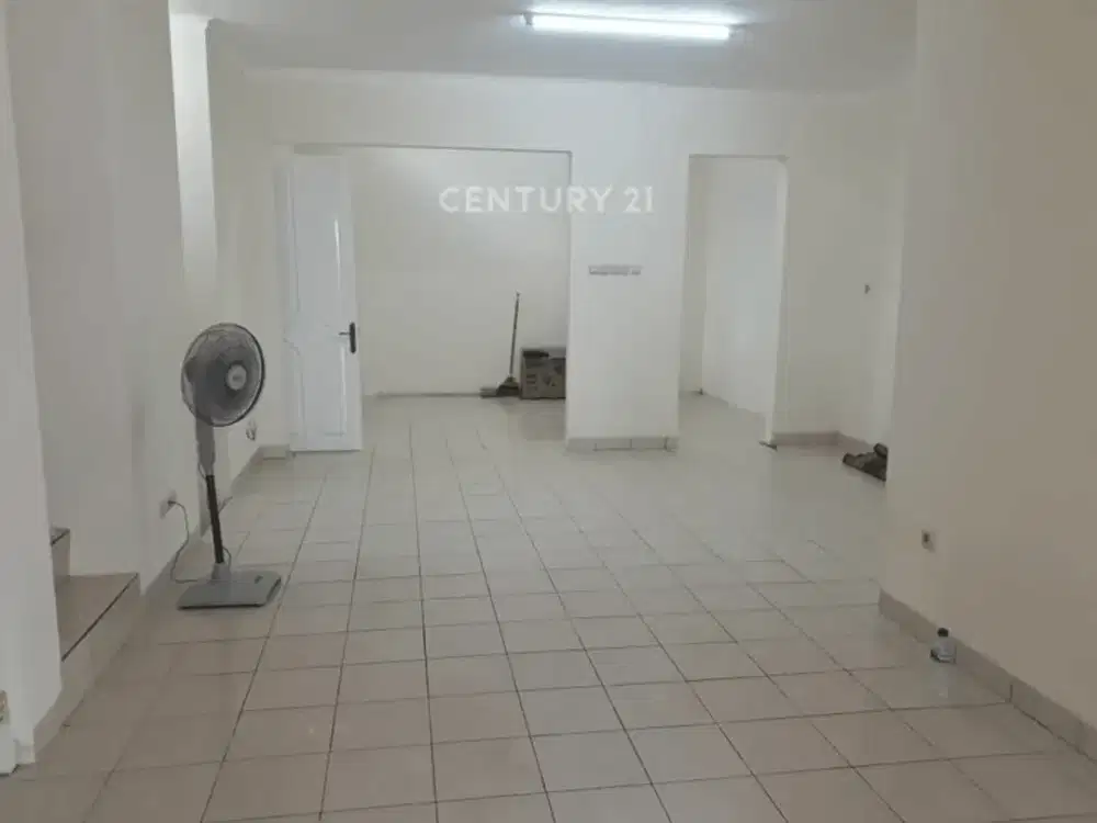 RUMAH DI DALAM CLUSTER KOTA WISATA CIBUBUR