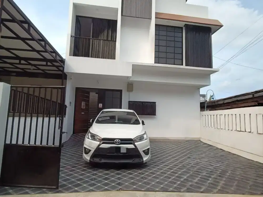 Kost Bagus Aktif 2½ lantai 300 m2 ( full furnished) di Colomadu, Solo