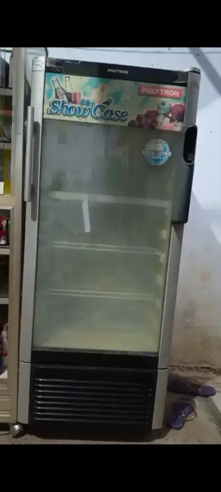 Showcase bekas diwarung