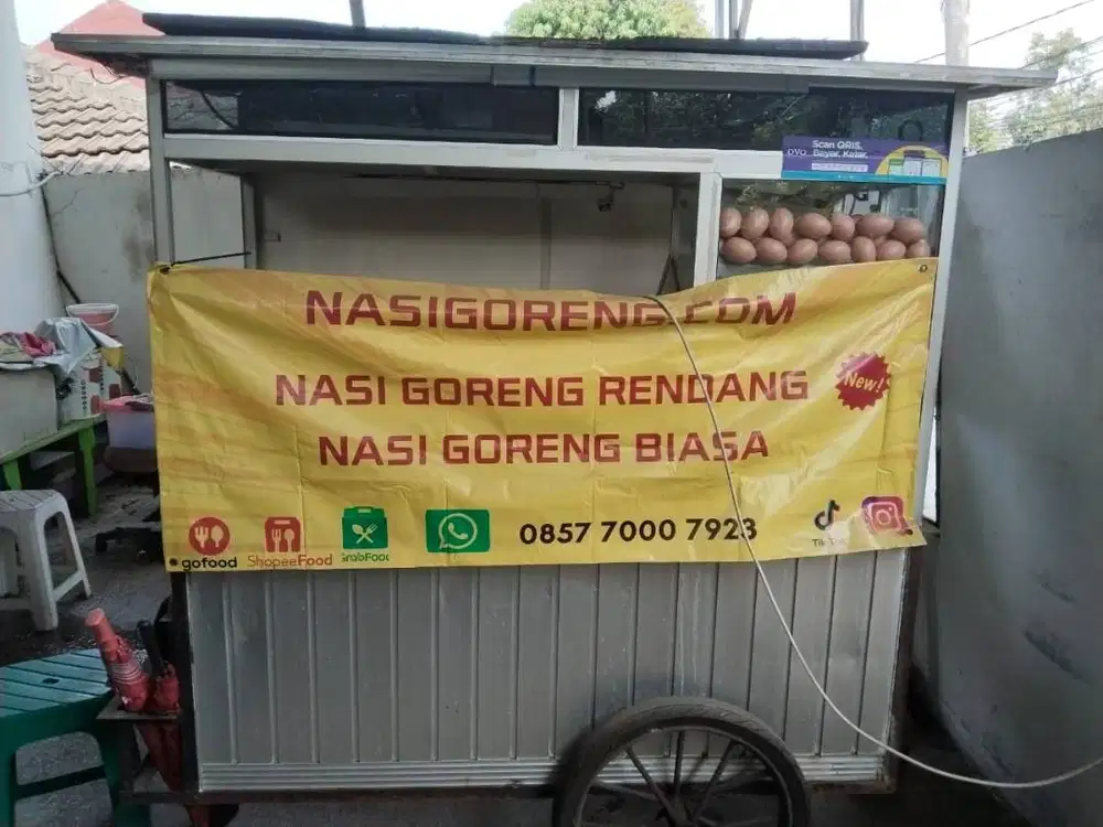 gerobak bekas seafood dan nasi goreng