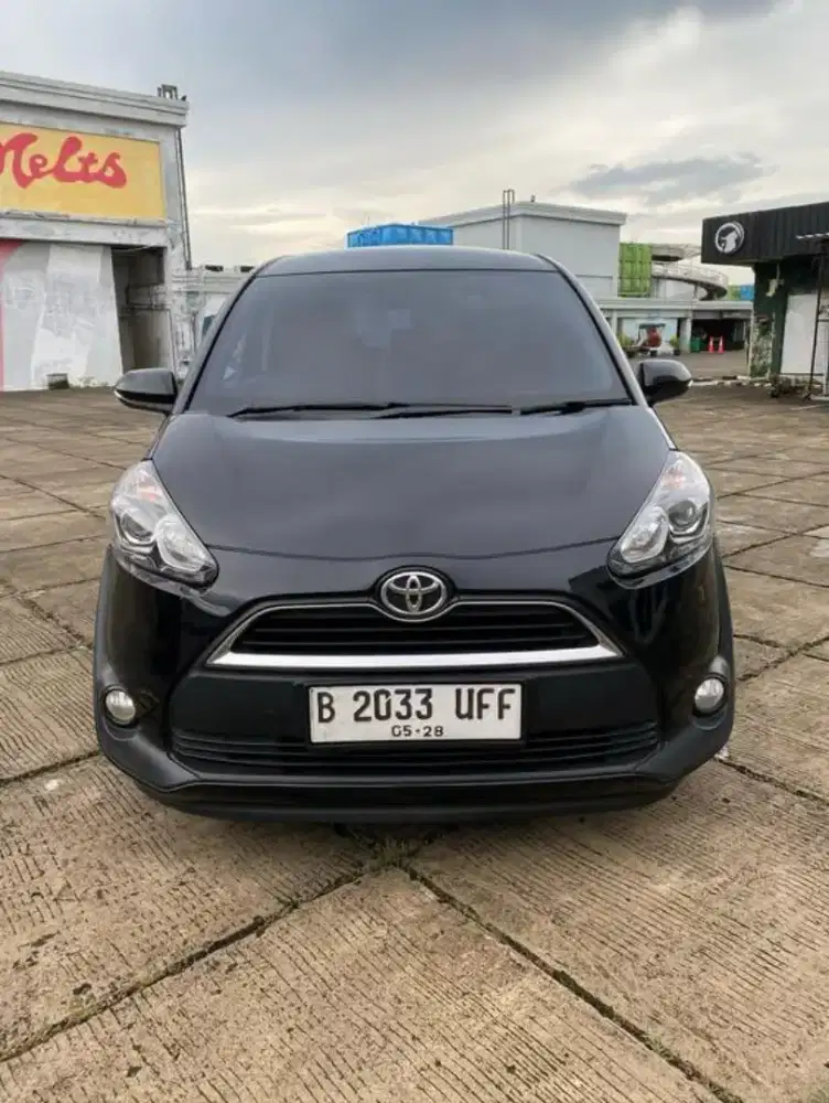 Toyota Sienta 1.5 V 2017 Automatic