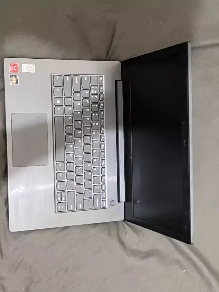LENOVO AMD RIZEN 3 RAM 8GB HDD 1TB WINDOWS 10 NO Minus