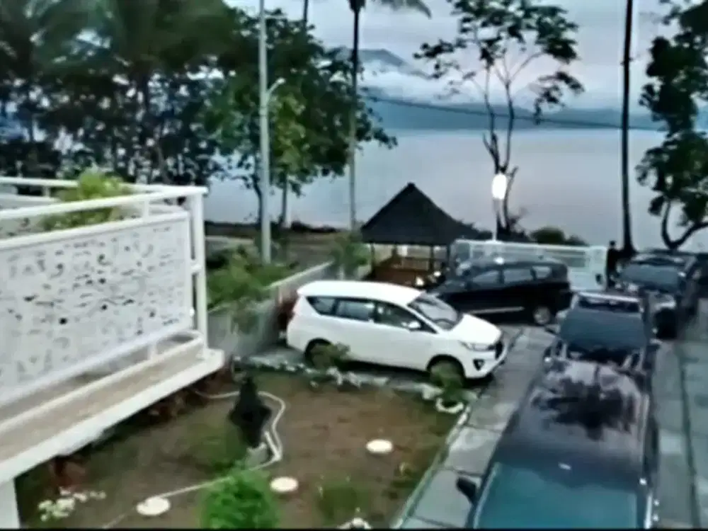 HOTEL VIEW PANTAI DAN GUNUNG SEMINUNG DI BANDING AGUNG