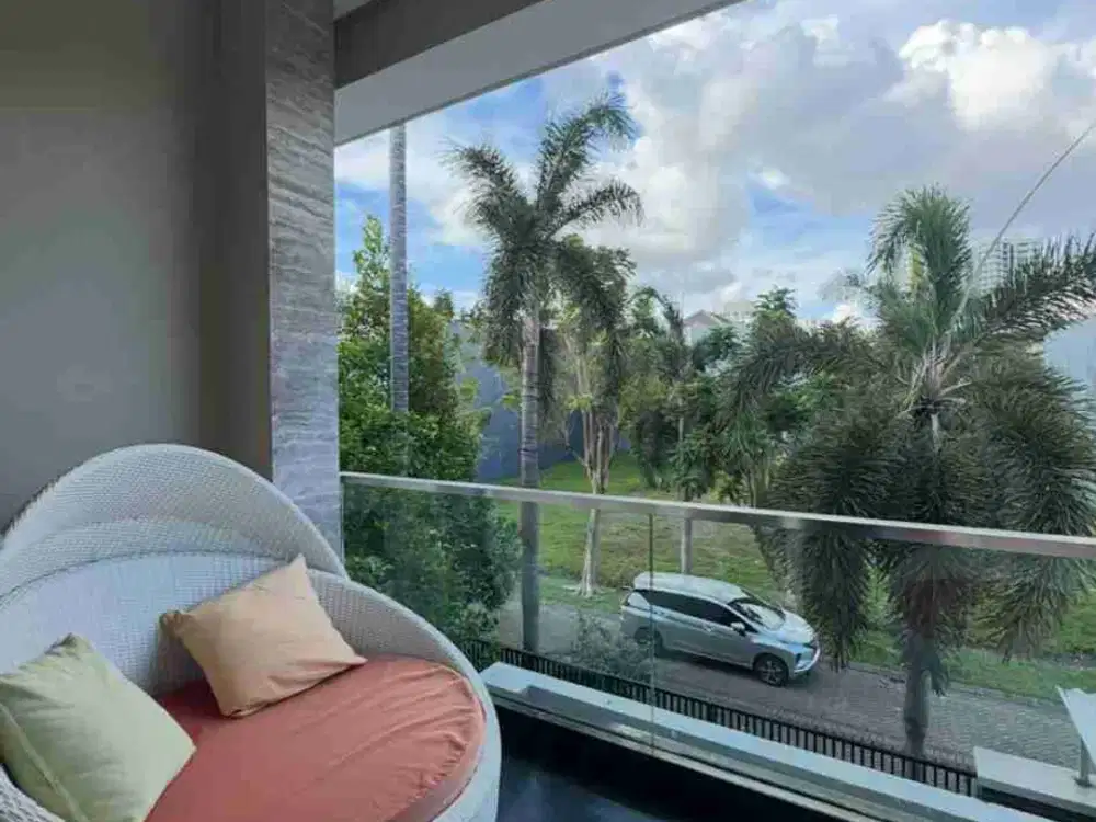 Rumah Mewah Full Furnish Lantai Marmer Graha Family dekat Pakuwon Mall Citraland