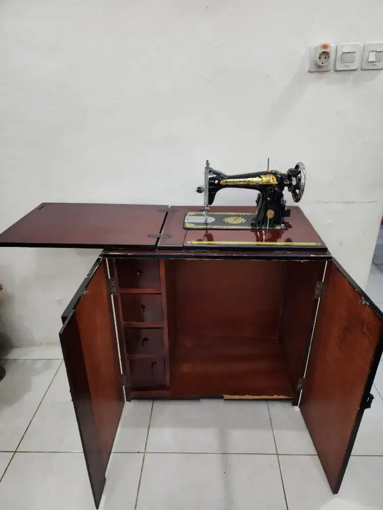 Mesin Jahit SINGER set meja