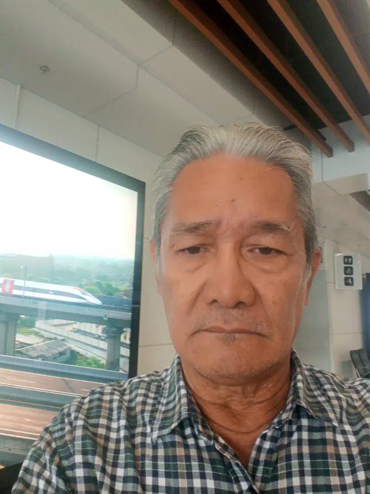 Supir angkutan umum atau pribadi