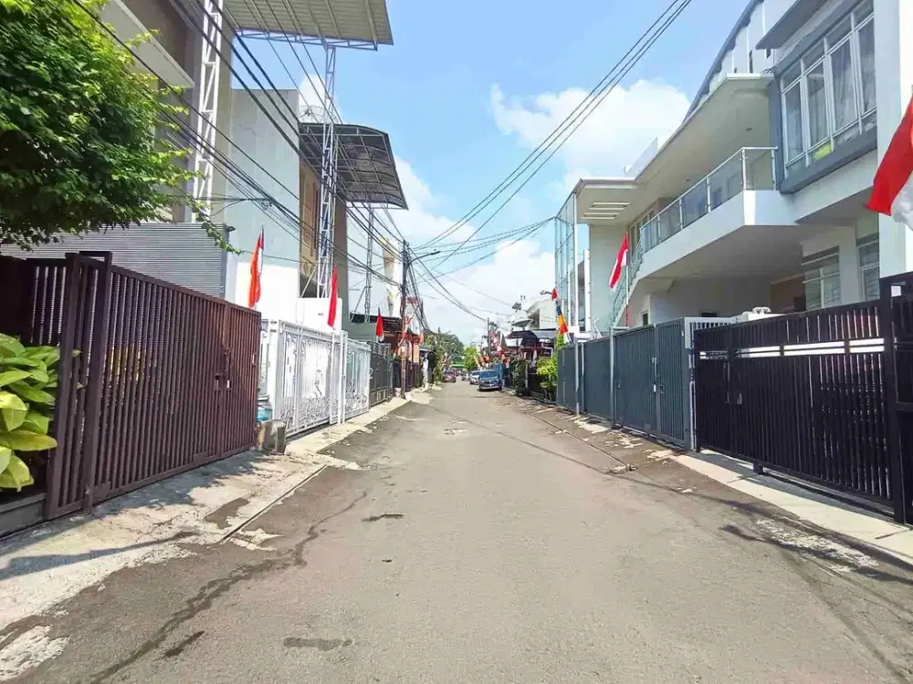 Rumah 3 Lantai 216 m2 Row Jalan 3 Mobil Harga Dibawah Pasaran Kelapa Gading