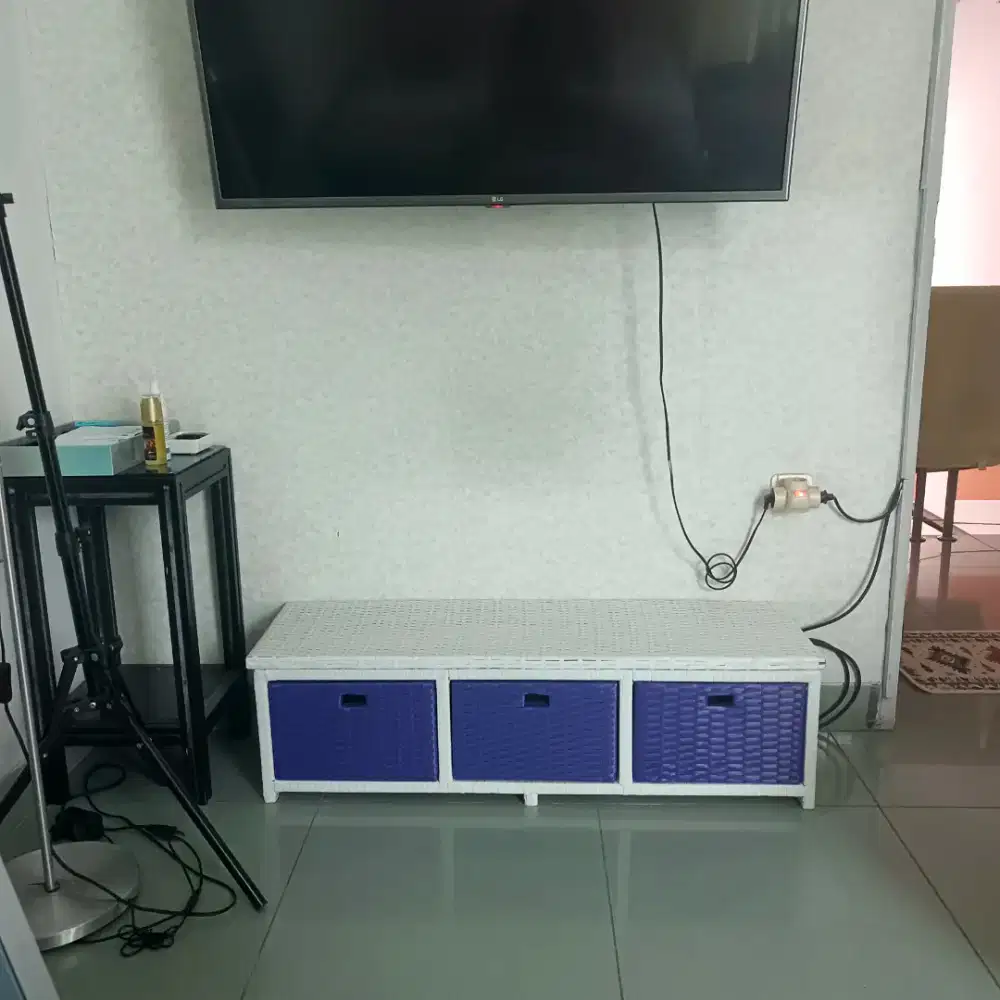 Meja rotan sintetis putih biru/deep purple + rak/laci 3pcs