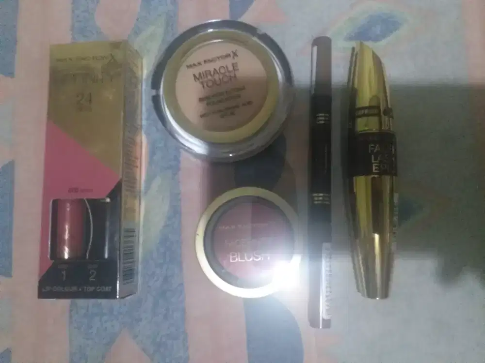 Jual Set Alat Make Up Baru Merk Max Factor.