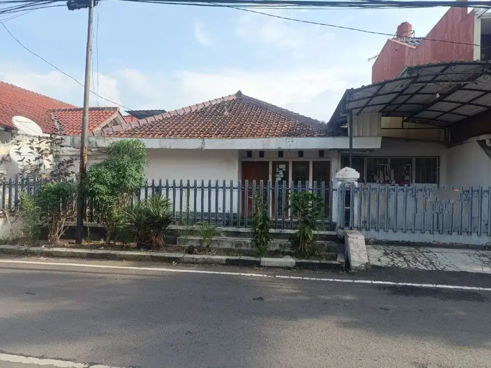 Rumah lama murah jalan besar di margahayu raya metro