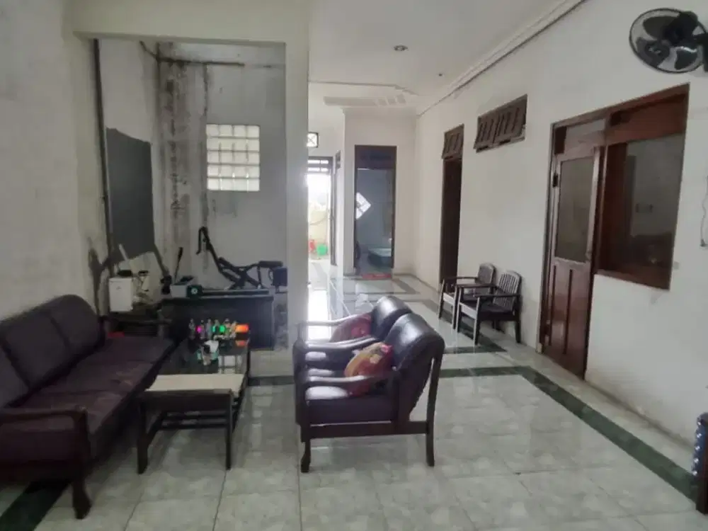 TURUN HARGA, STRATEGIS COCOK UNTUK USAHA   Dekat Raya Kenjeran dan Galaxi Mall  Rumah 2 Lantai di Karang Empat Surabaya