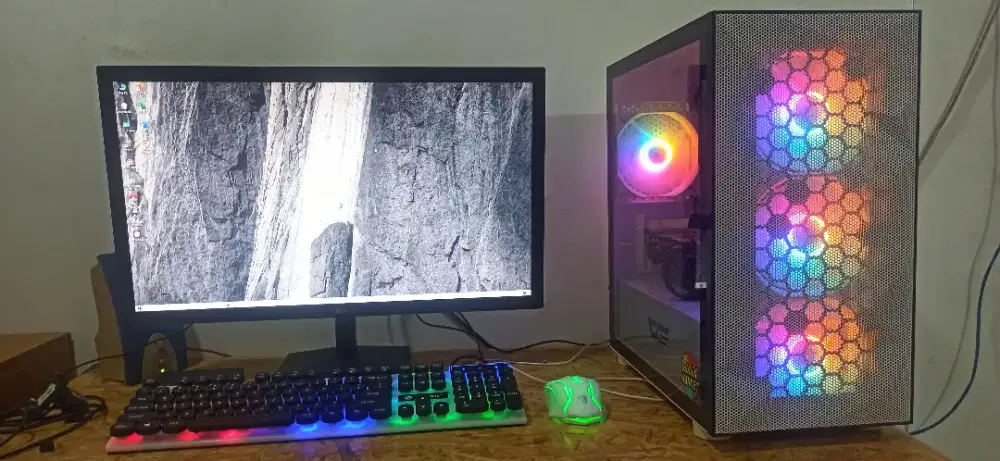 Komputer Fullset core i7 6700 + RTX 2060