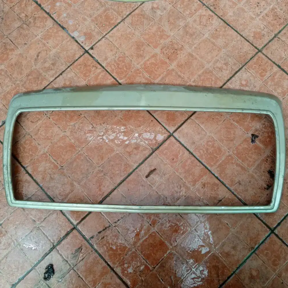 Casing grill frame Mercedes-Benz 190E W201 (untuk logo besar)