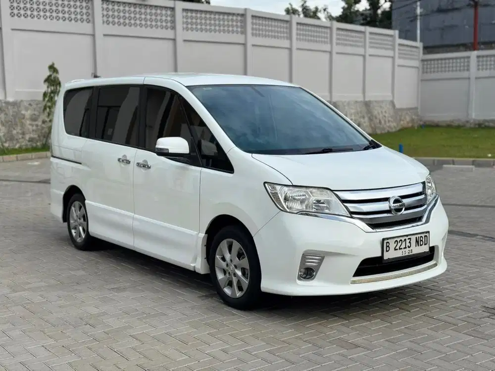 Nissan Serena 2.0 Highway Star Matic 2013 Putih HWS AT