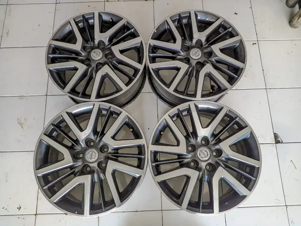 R17 Original X,trail Urban Selection PCD 5x114 Mulus