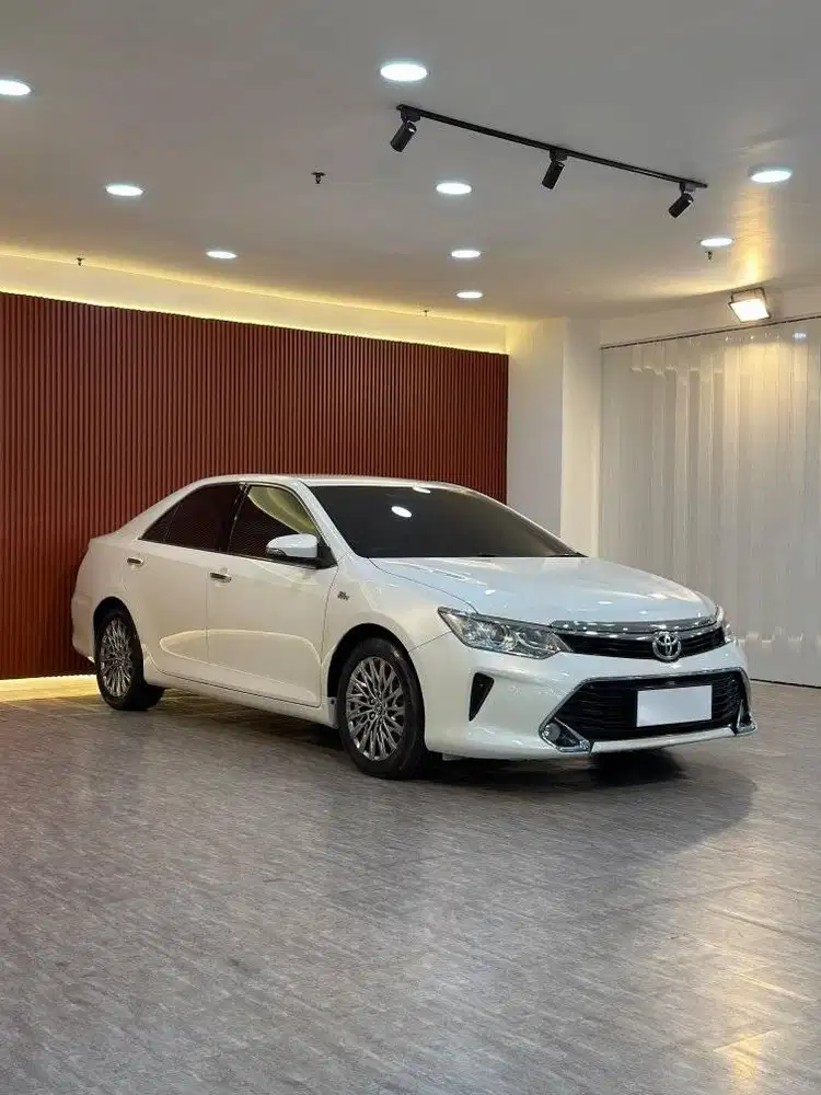 Toyota Camry V 2.5 AT Tahun 2017