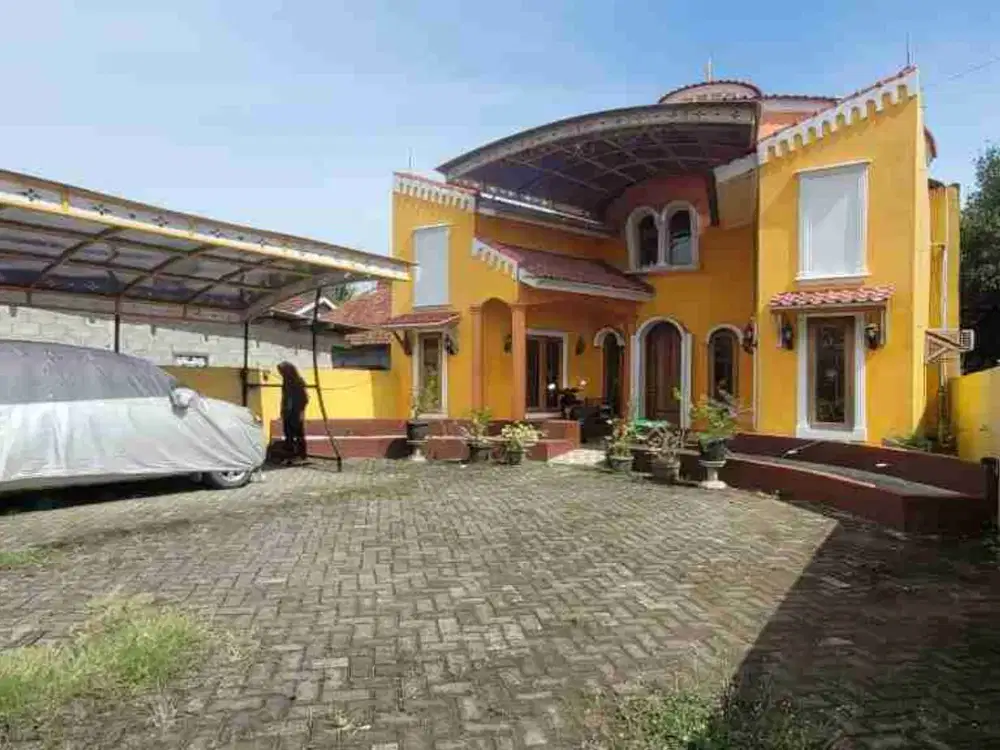 RUMAH 2 LANTAI JALAN NASIONAL DEKAT PASAR SAMPANG