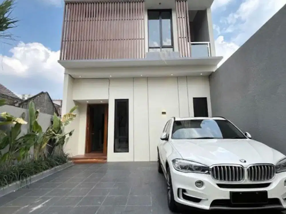 (BANTING HARGA‼️) Rumah 2 Lantai Mewah Design Kontemporer Lokasi Strategis Utara Jogjabay