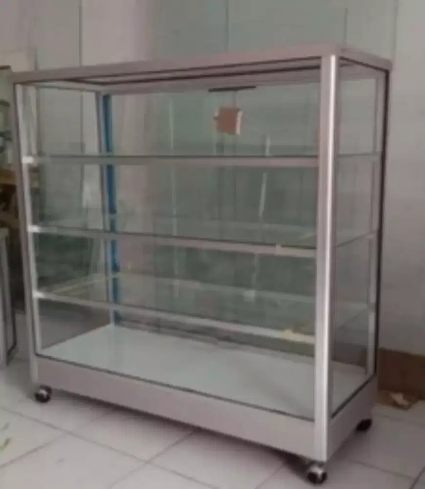 Etalase Ukuran 1 Meter.