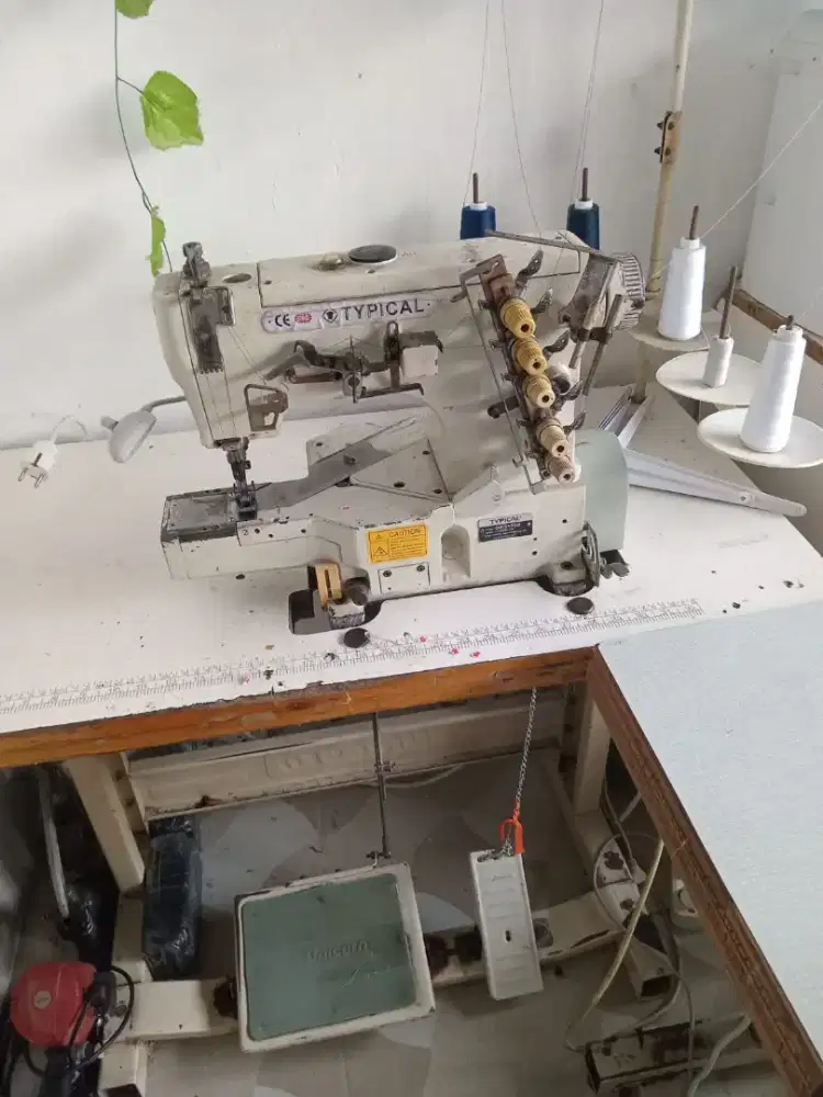 Dijual satu set mesin jahit atau satuan boleh