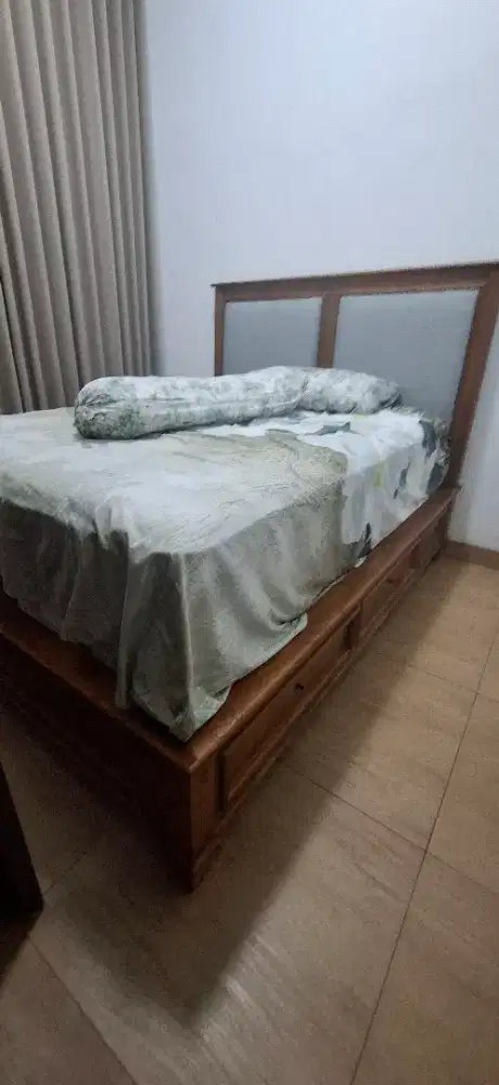 Divan dan springbed like new