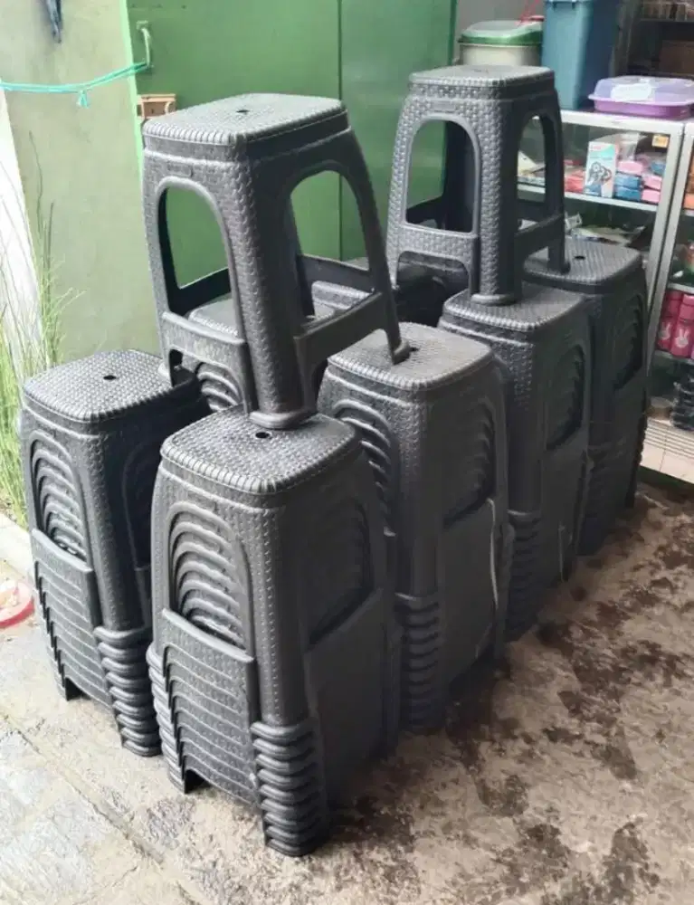 Bangku kursi sumo plastik hitam