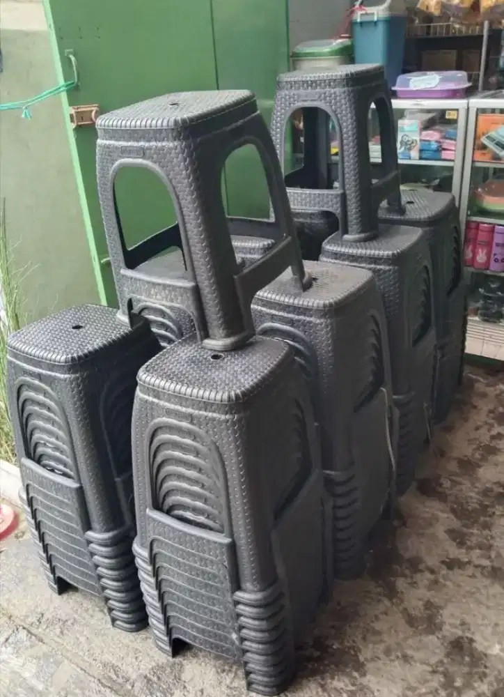 Bangku kursi sumo plastik hitam