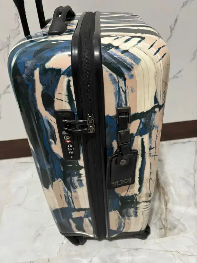 Koper Tumi V3 International