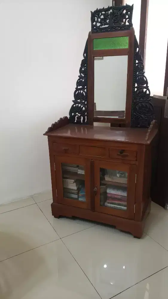 Benet meja rias lemari hias tolet jadul jati lawasan tua