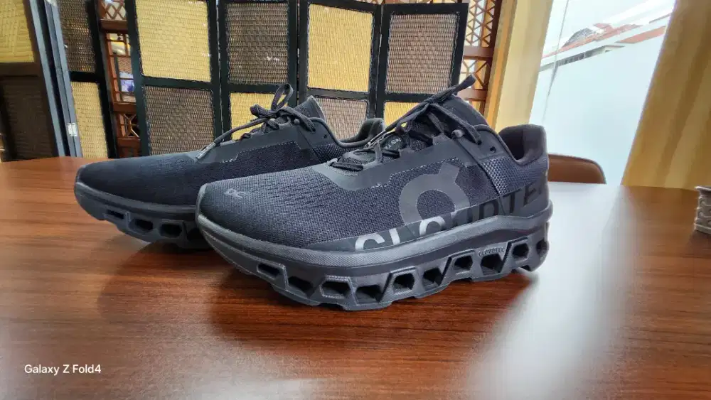 On Cloudmonster 2 black eclipse (100% authentic)