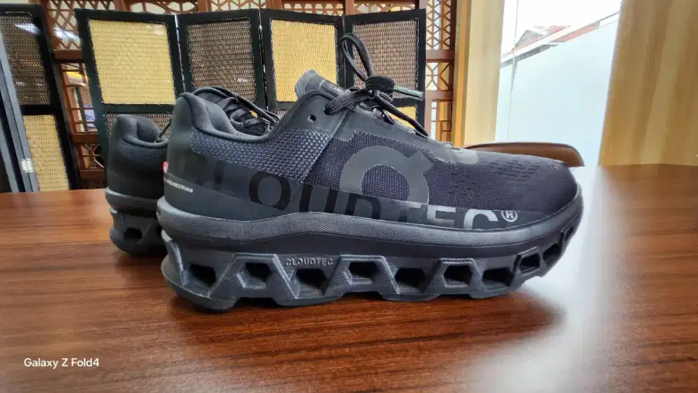 On Cloudmonster 2 black eclipse (100% authentic)