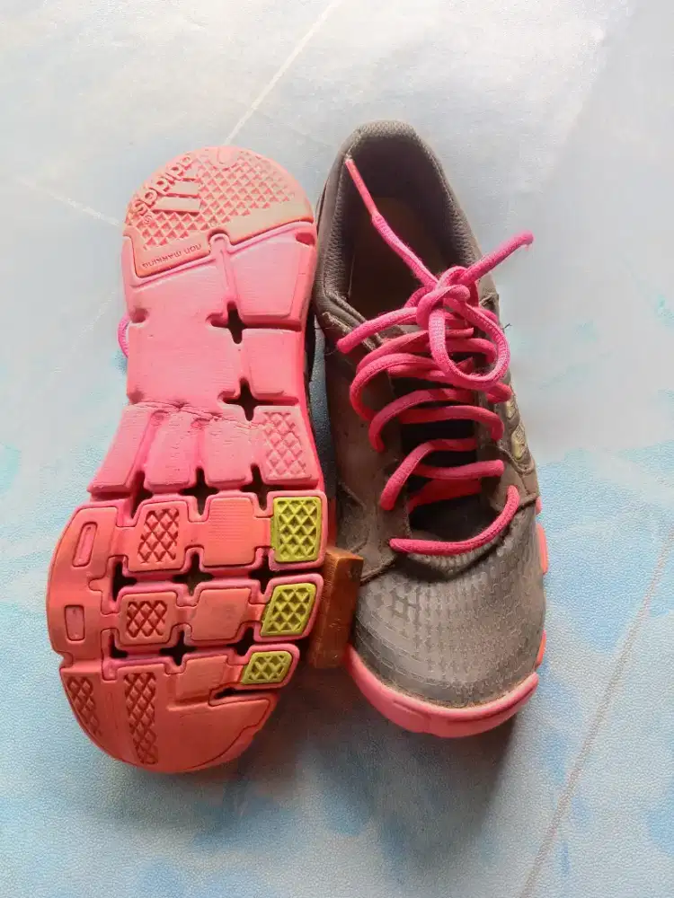 Sepatu Wanita ADIDAS (ORI )