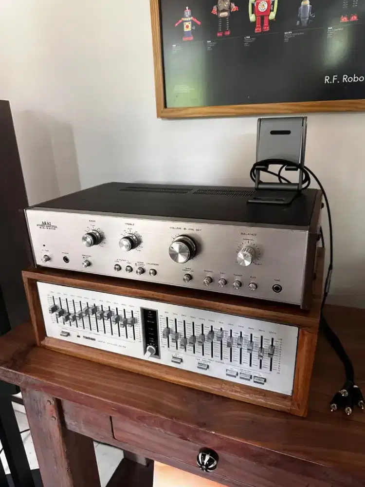 Set amplifier,equalizer,custom wooden