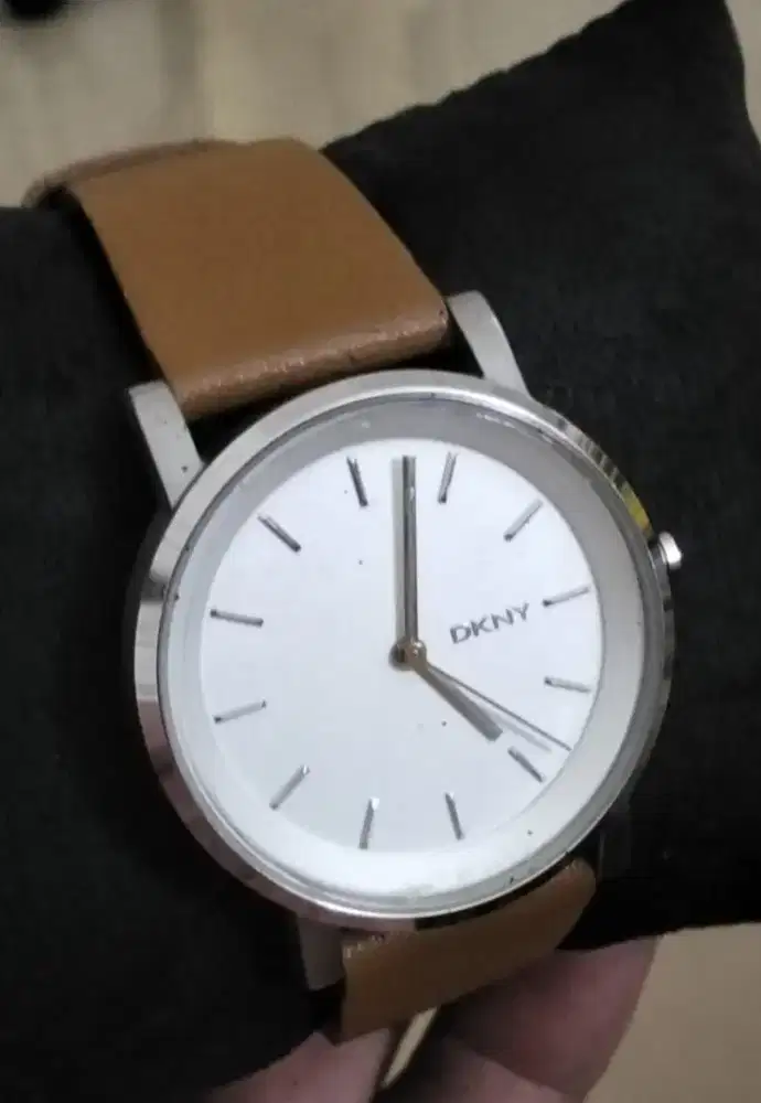 Jam tangan wanita DKNY