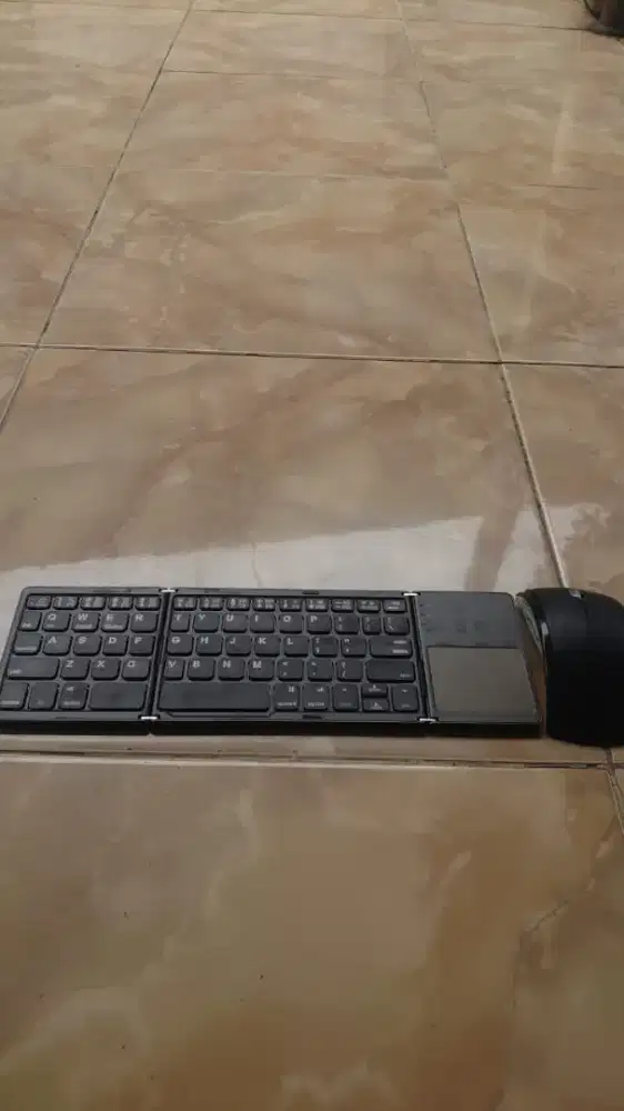 Keyboard dan Mouse Bluetooth Bekas